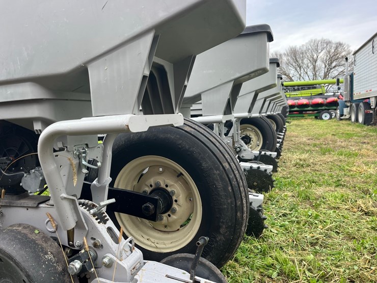 coastal-agro-planter-12-36-image-10