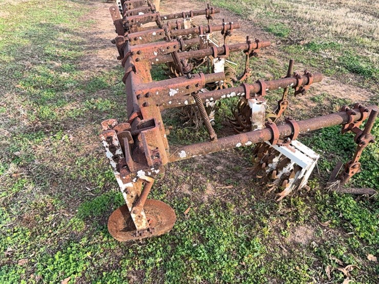 lilliston-4-row-rolling-cultivator-on-38”-rows-image-16