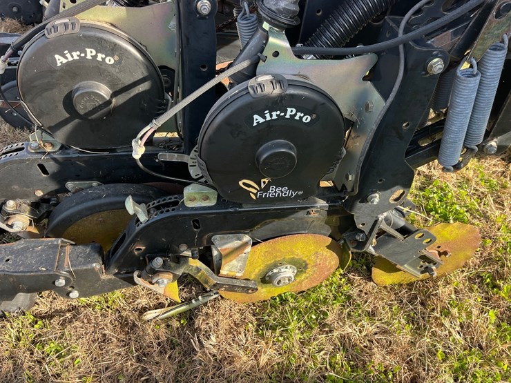 12-row-twin-row-great-plains-planter-image-4