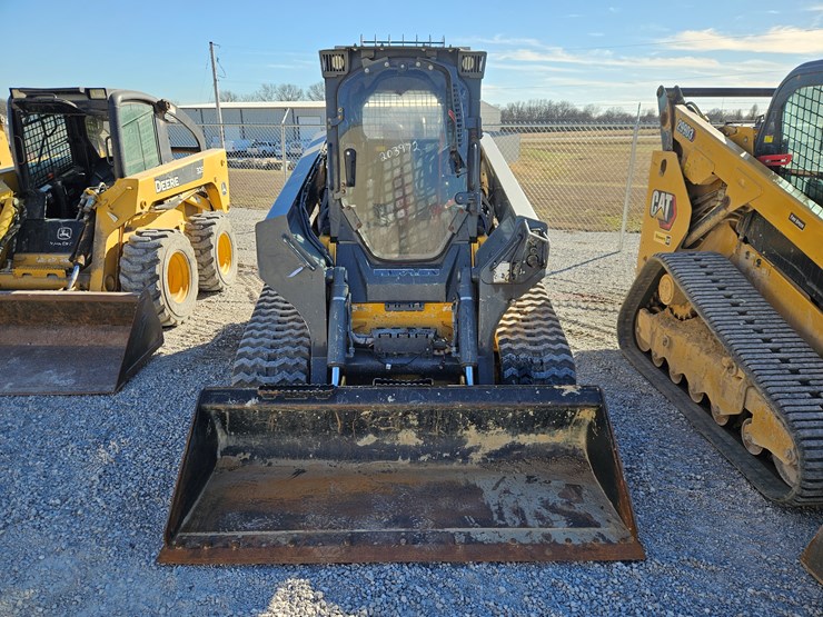 2020-deere-333g-image-2