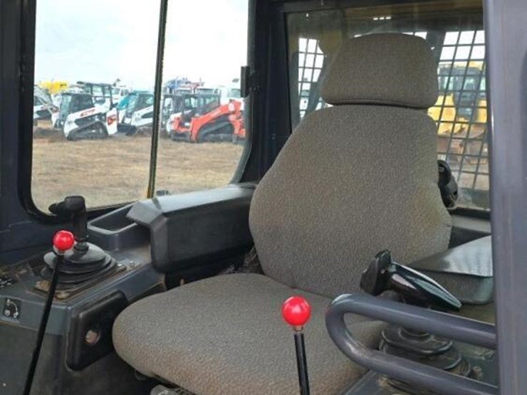 2016-deere-550k-image-19