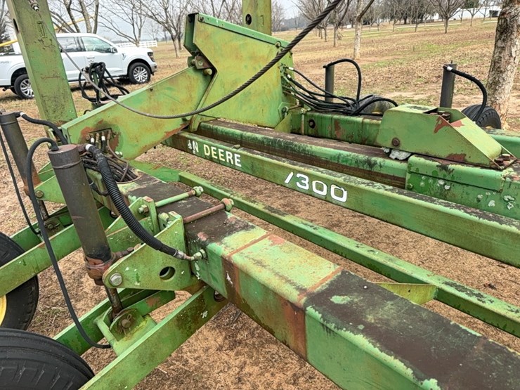 john-deere-7300-image-28
