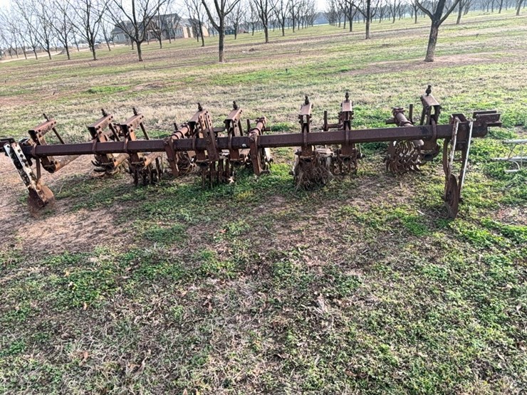 lilliston-4-row-rolling-cultivator-on-38”-rows-image-10