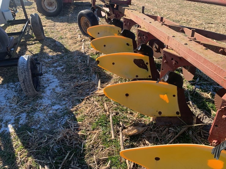 international-560-image-3