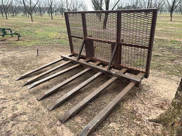 limb-forks-with-brush-guard-set-up-for-john-deere-loader-image-3