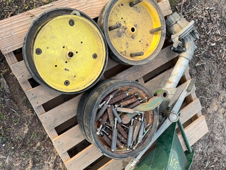 pallet-lot-of-planter-and-other-various-parts-image-4