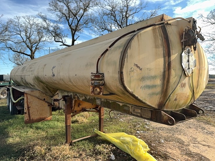 1968-us-army-semi-trailer-liquid-tanker-5000-gallon-image-5