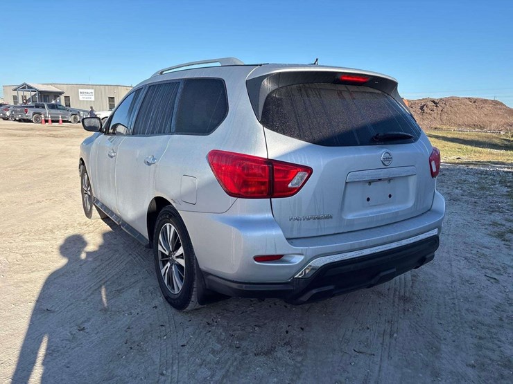 2017-nissan-pathfinder-image-4