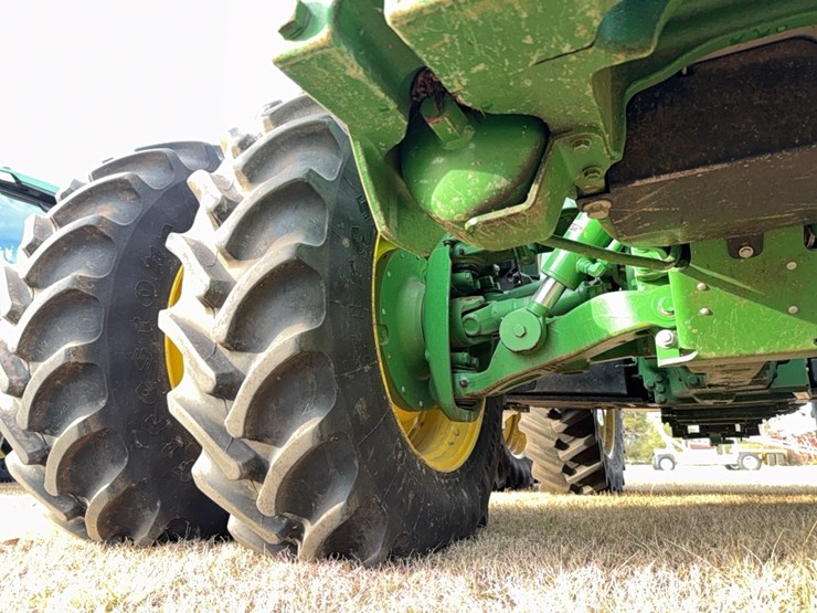 2022-john-deere-8r-410-image-11