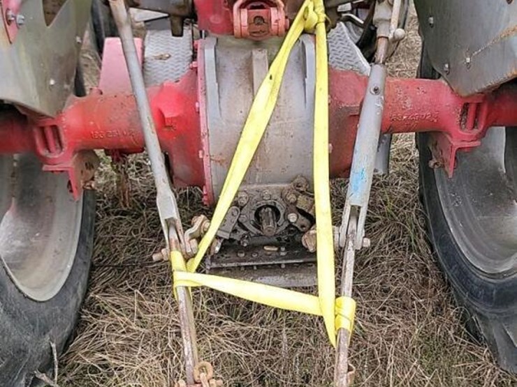 massey-ferguson-135-image-10