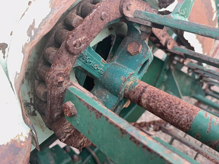 kmc-6-38-(6row-on-38”-only)-peanut-digger/inverter-image-46