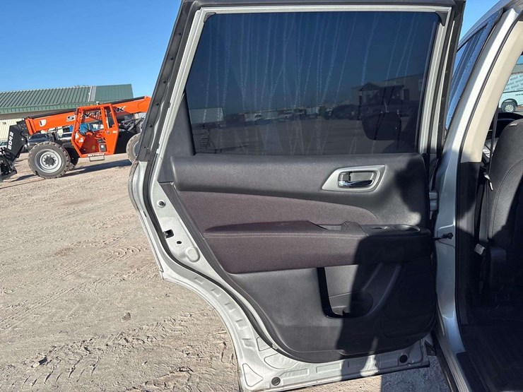 2017-nissan-pathfinder-image-21