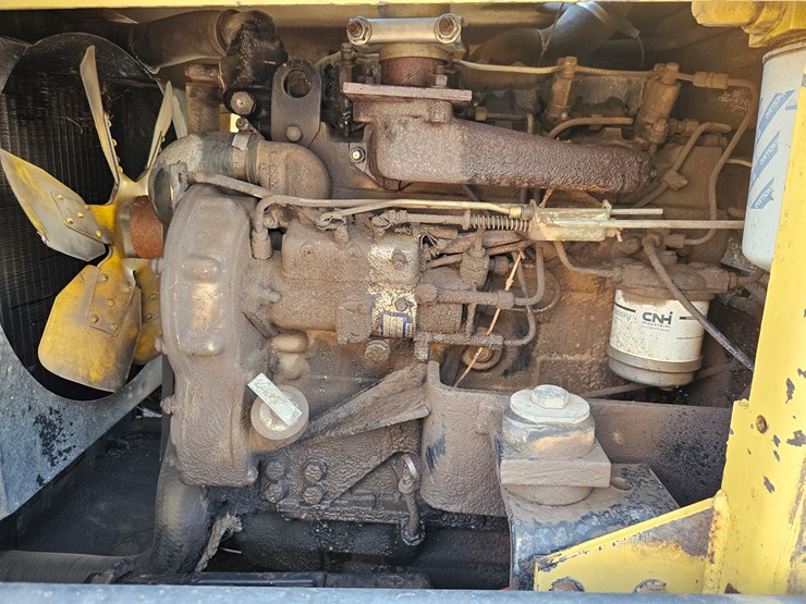 new-holland-l785-image-14