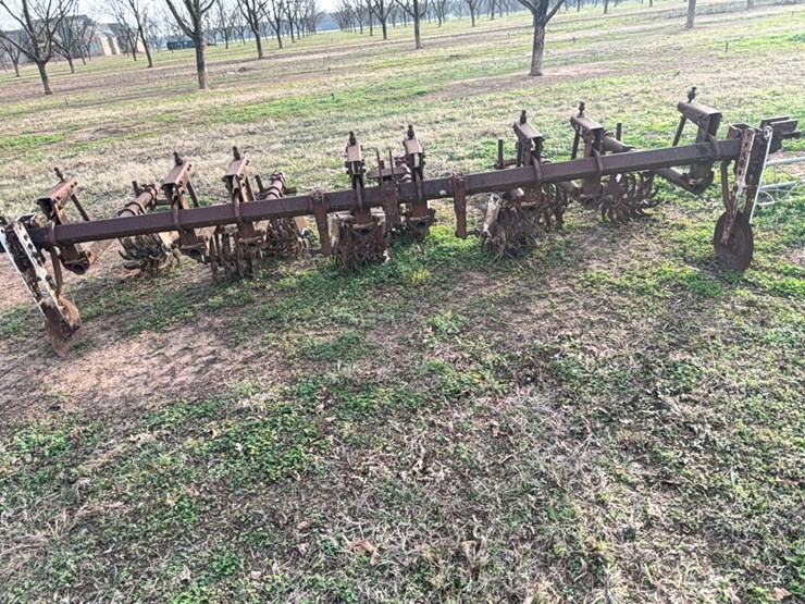 lilliston-4-row-rolling-cultivator-on-38”-rows-image-8