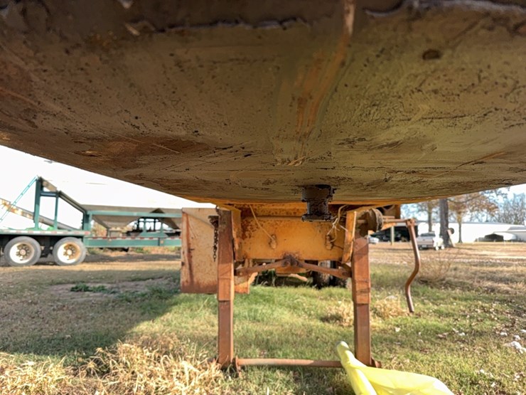 1968-us-army-semi-trailer-liquid-tanker-5000-gallon-image-4