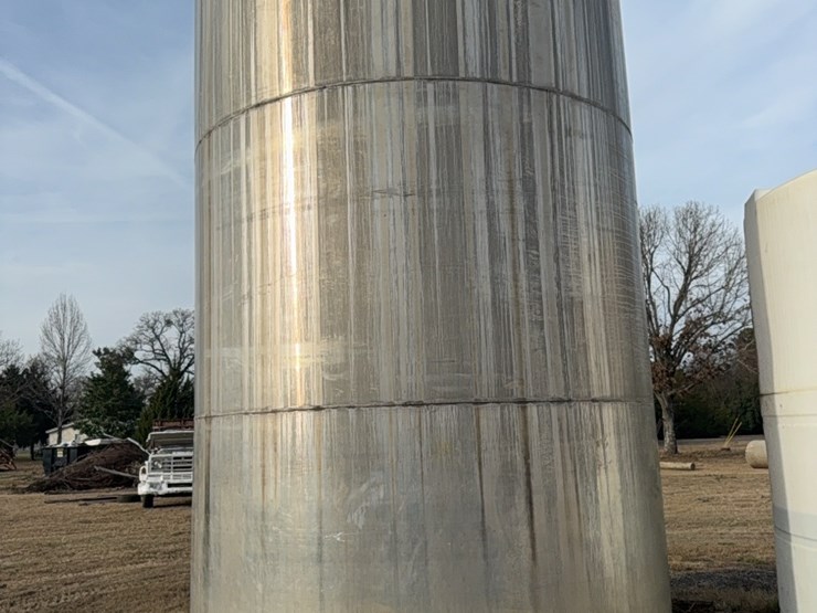 john-blue-12,000-gallon-aluminum-upright-tank-image-3