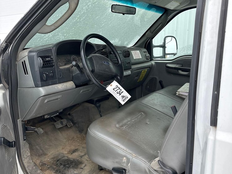 2734---(2006)-e-550-xl-superduty-bucket-truck-(vin#-1fdaf57p86eb82654)-image-4