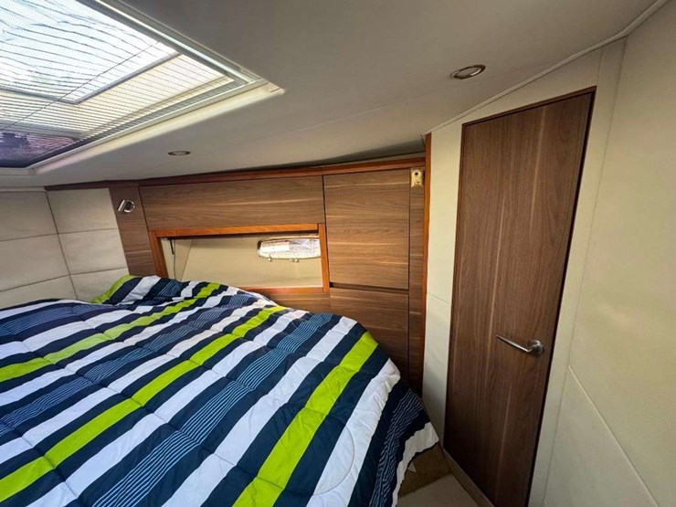 2015-sealine-f380-boat-image-5