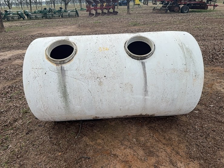 dual-compartment,-fiberglass-tank-appears-to-be-intact-image-4