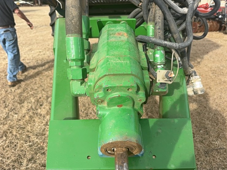 newton-crouch-spreader-cart-image-24