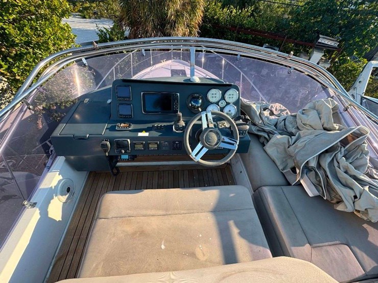 2015-sealine-f380-boat-image-22