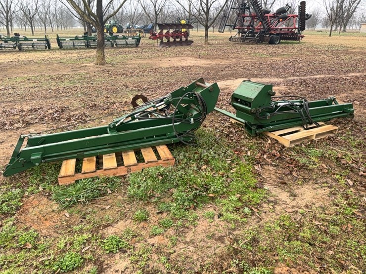 kmc-eight-row-folding-row-markers-image-1