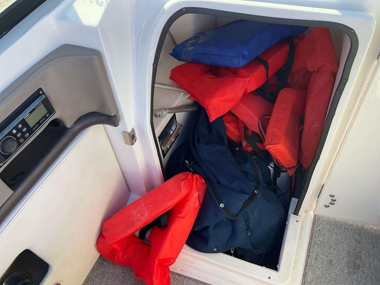 2014-sea-ray-250slx-bowrider-boat-with-t/a-boat-trailer-image-16