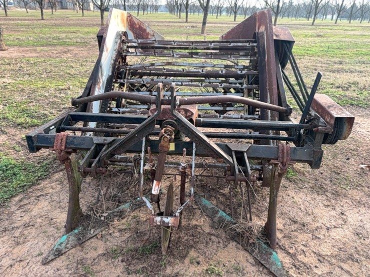 uft-2-row-peanut-digger/inverter-image-5