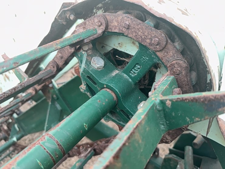 kmc-6-38-(6row-on-38”-only)-peanut-digger/inverter-image-44