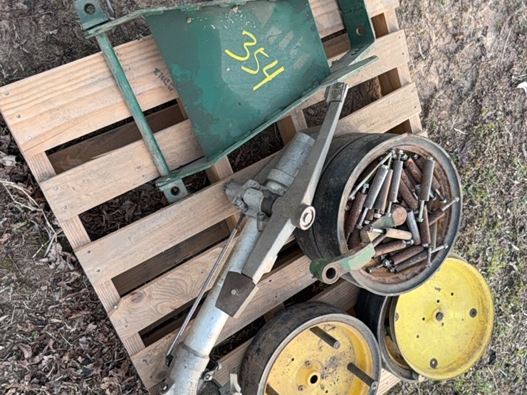 pallet-lot-of-planter-and-other-various-parts-image-16