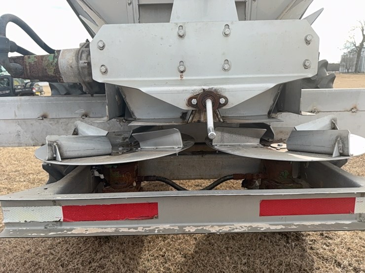 newton-crouch-spreader-cart-image-29