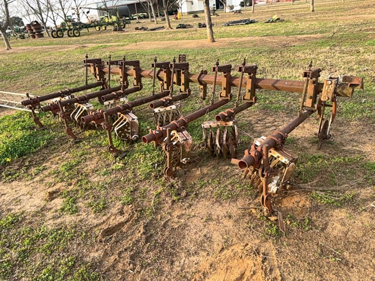 lilliston-4-row-rolling-cultivator-on-38”-rows-image-35