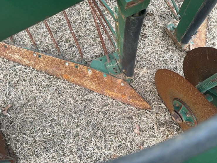 kmc-6-38-(6row-on-38”-only)-peanut-digger/inverter-image-27