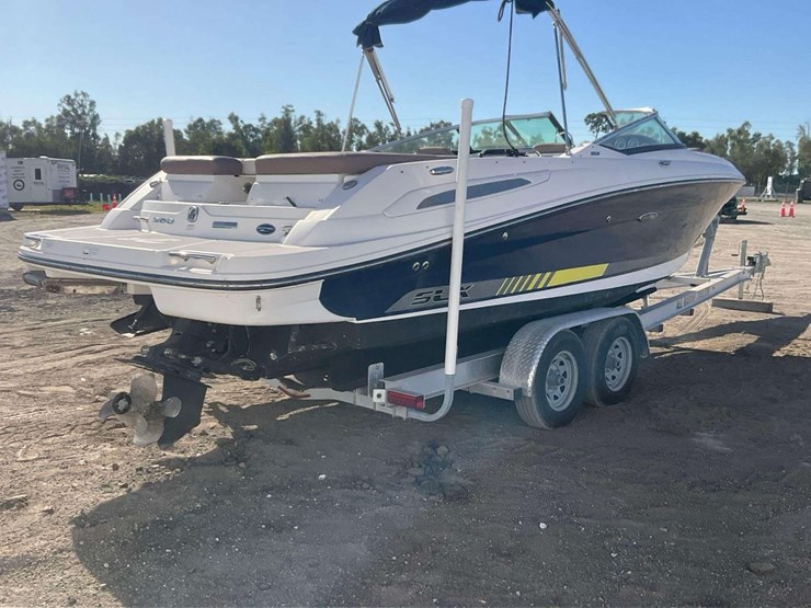 2014-sea-ray-250slx-bowrider-boat-with-t/a-boat-trailer-image-3