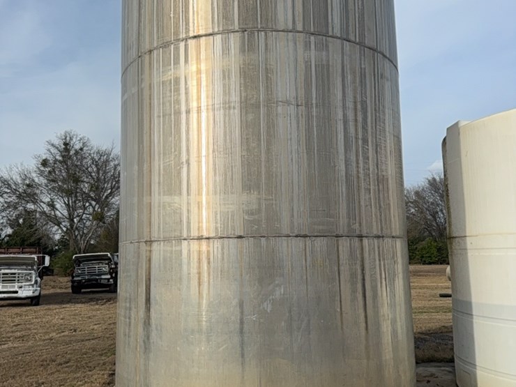 john-blue-12,000-gallon-aluminum-upright-tank-image-1