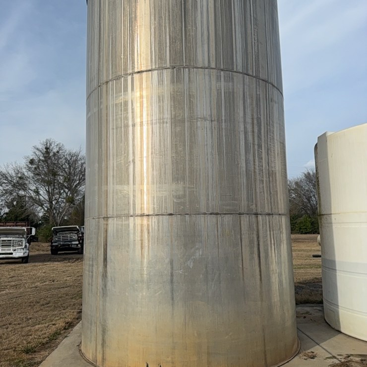 John Blue 12,000 Gallon Aluminum Upright Tank