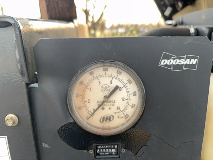 doosan--trailer-type-air-compressor-image-6