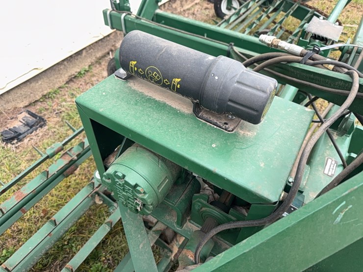 kmc-six-row-peanut-lifter/fluffer-￼-design-for-36–38-rows-image-24