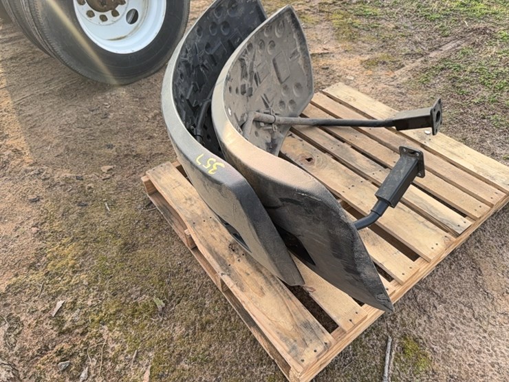 pair-of-john-deere-front-wheel-shields-(four-bolt-connection)-image-15