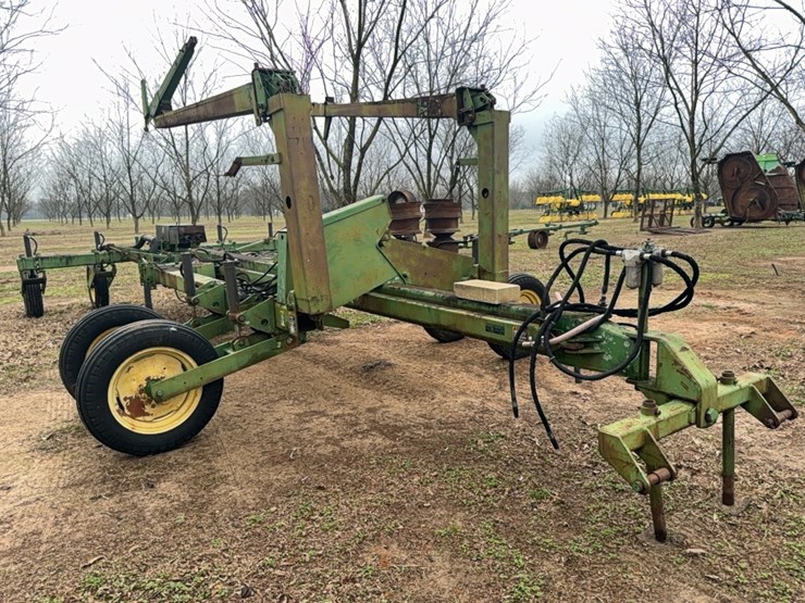 john-deere-7300-image-3