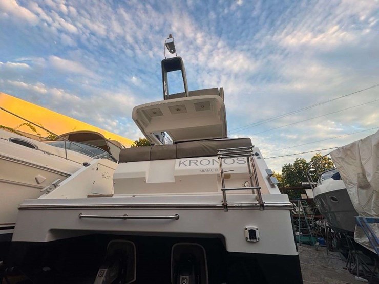 2015-sealine-f380-boat-image-27