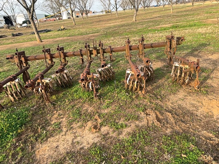 lilliston-4-row-rolling-cultivator-on-38”-rows-image-29