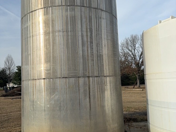 john-blue-12,000-gallon-aluminum-upright-tank-image-4