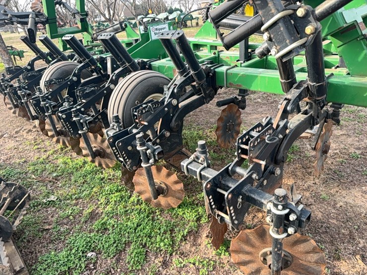 unverferth-ripper-stripper-image-22