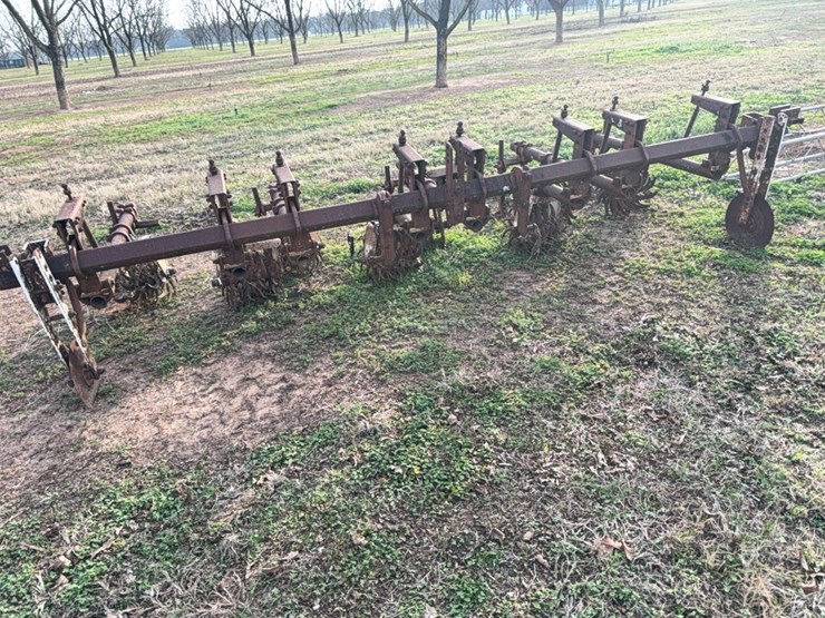 lilliston-4-row-rolling-cultivator-on-38”-rows-image-5