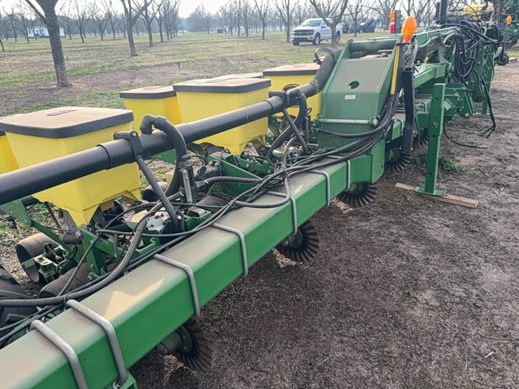 john-deere-1725-image-19