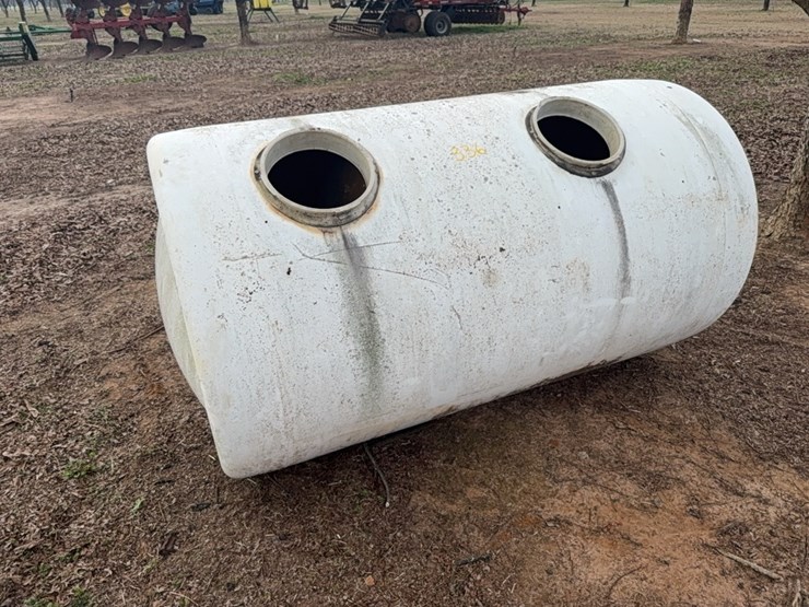 dual-compartment,-fiberglass-tank-appears-to-be-intact-image-2