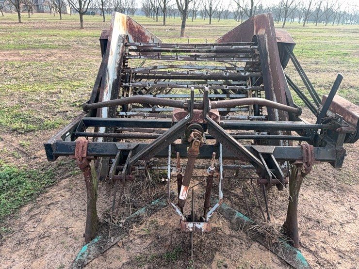 uft-2-row-peanut-digger/inverter-image-6