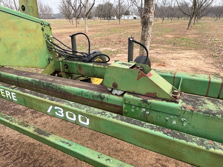 john-deere-7300-image-31