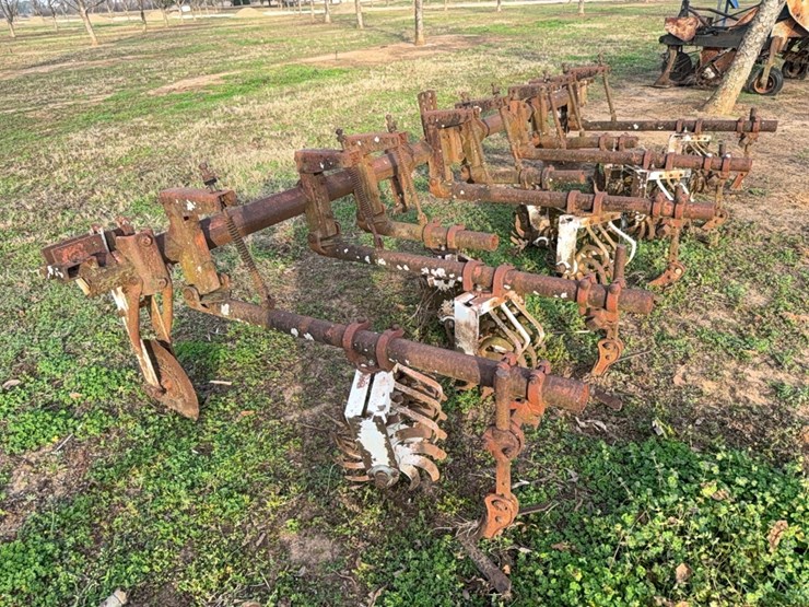 lilliston-4-row-rolling-cultivator-on-38”-rows-image-19